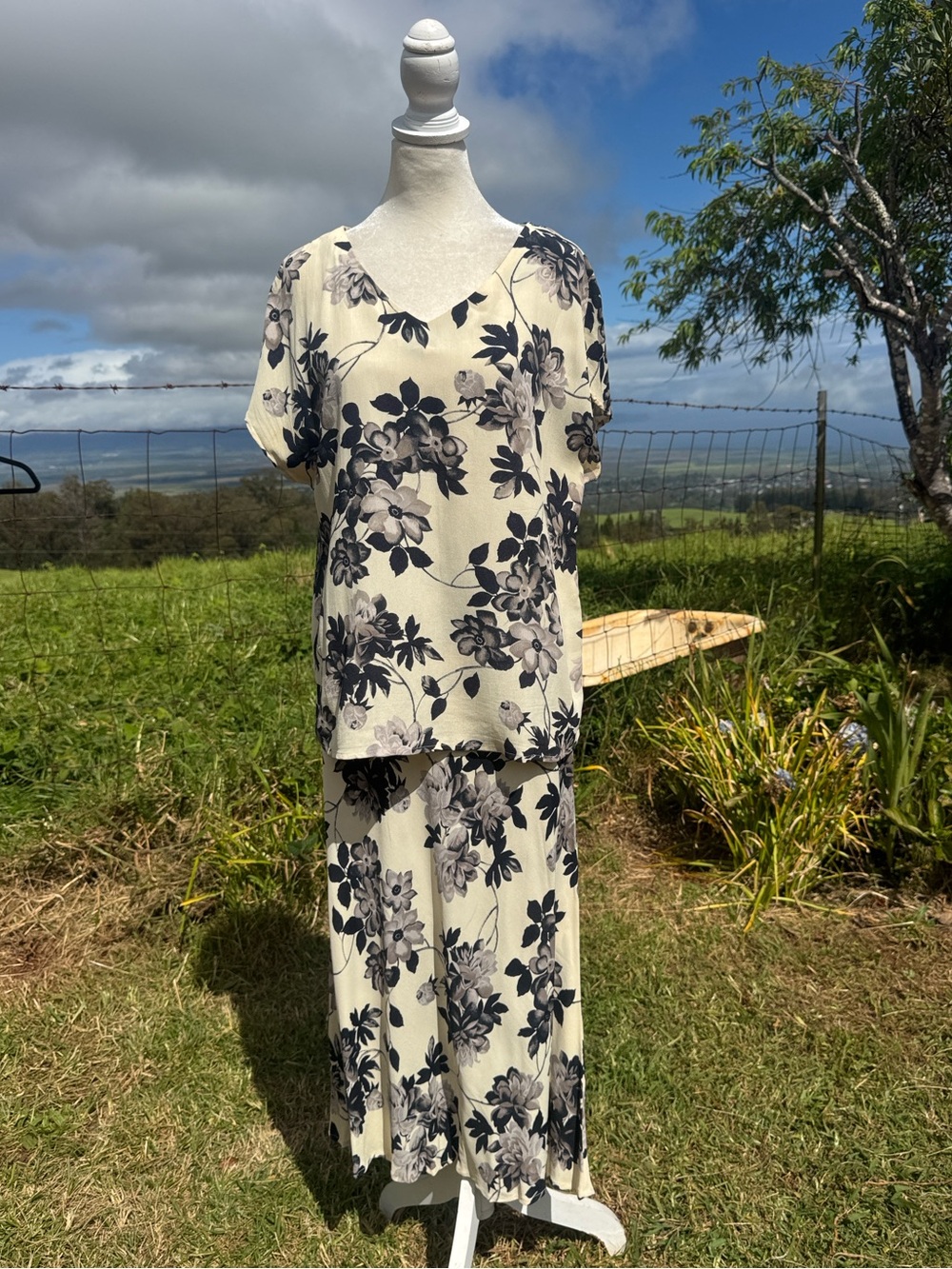Vintage Carole Little 90s Y2K Cream Floral Skirt & Top Set 12